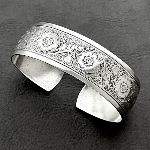 Vintage Danecraft sterling silver floral etched wide cuff bracelet - Picture 1 of 11